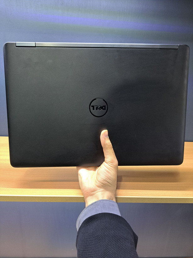 dell 5550 front